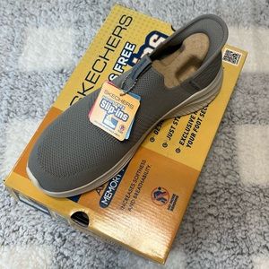 New w/o box SINGLE Wide Width Grey Skechers Slip-In Size 8.5W (RIGHT SHOE ONLY)